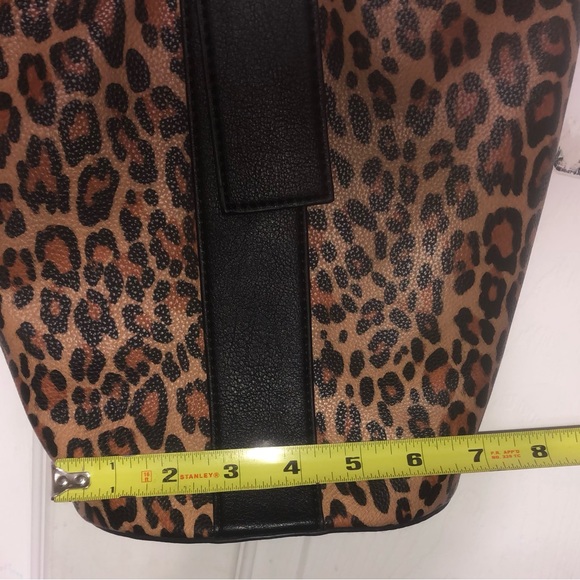 Sole/Society LEOPARD Print Purse. - Picture 8 of 11